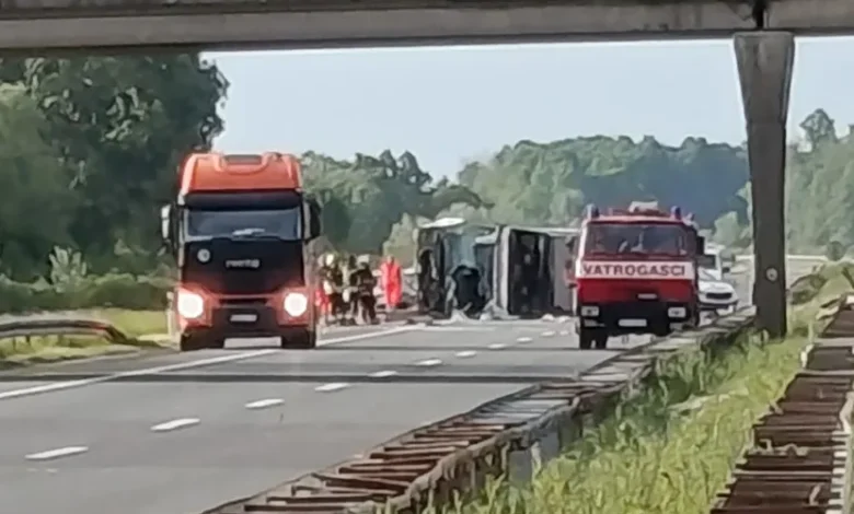 zagreb-osijek-saobracajna-nesreca-autobus-4-830x553-1-780x470.webp.pagespeed.ce.3hZmWA3fFE