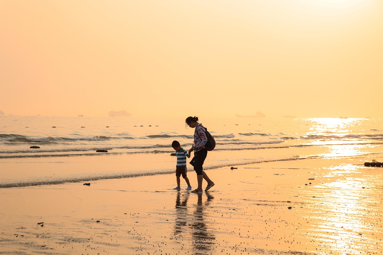 beach-4182974_1280.jpg.pagespeed.ce.8mifh__S-K