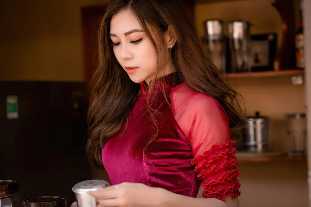 woman-8182795_1280-1024x682.jpg
